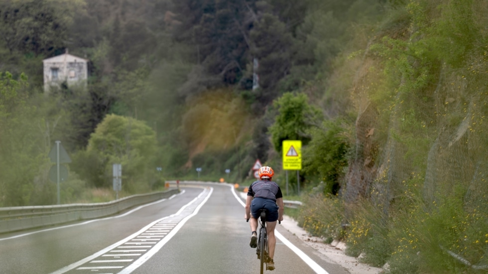 Un muerto y un menor herido al impactar un coche contra un grupo de ciclistas en Calpe