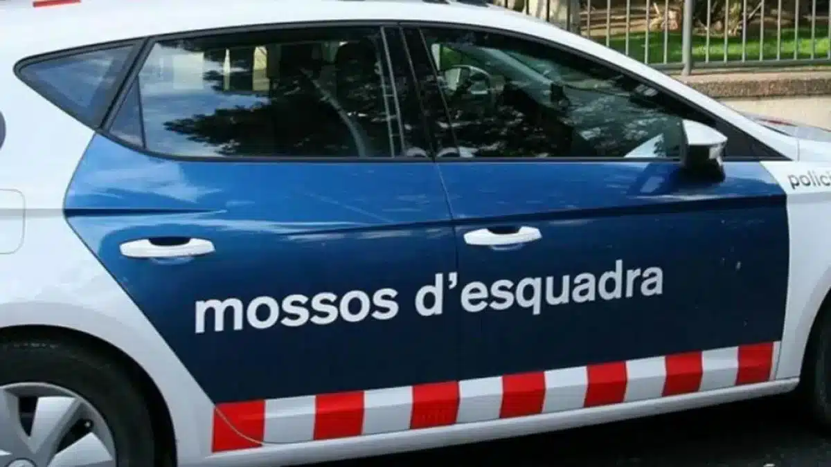 Un hombre se entrega a los Mossos con el cadáver de su mujer en el maletero de su coche