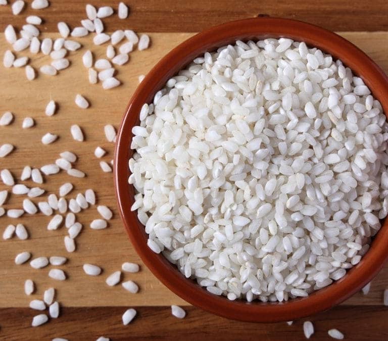 Así debes cocinar el arroz blanco para evitar los picos de glucosa