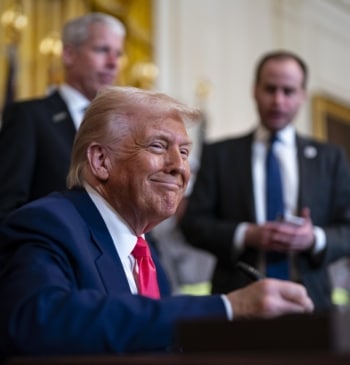 Trump habla por primera vez con Xi y rebaja la tensión entre [...]