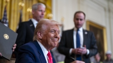Trump habla por primera vez con Xi y rebaja la tensión entre las dos potencias: ambos "están deseando" verse en persona