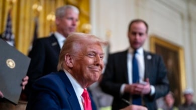 Trump habla por primera vez con Xi y rebaja la tensión entre las dos potencias: ambos "están deseando" verse en persona