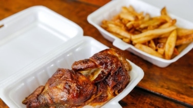 La nueva ley que obliga a los restaurantes a dar envases a los clientes para que se lleven la comida que no han consumido