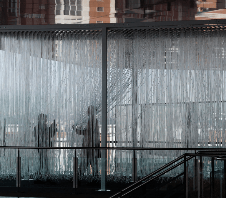 Una escultura 'penetrable' se asoma a la terraza del Reina Sofía
