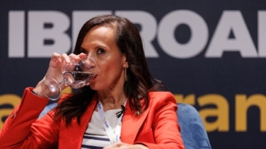 Sánchez deja a Beatriz Corredor a los pies de los caballos
