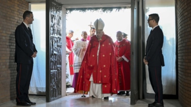 Un grupo de pobres, presos, transexuales y migrantes escoltará el féretro del papa hasta su entierro