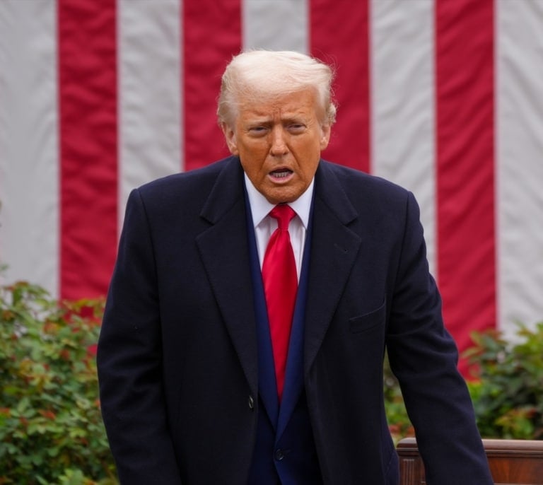 Trump anuncia un "acuerdo histórico" con Reino Unido pero seguirá cobrándole los mismos aranceles del 10%