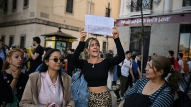 Perdidos en su propia ciudad: así vivió el apagón la generación Z