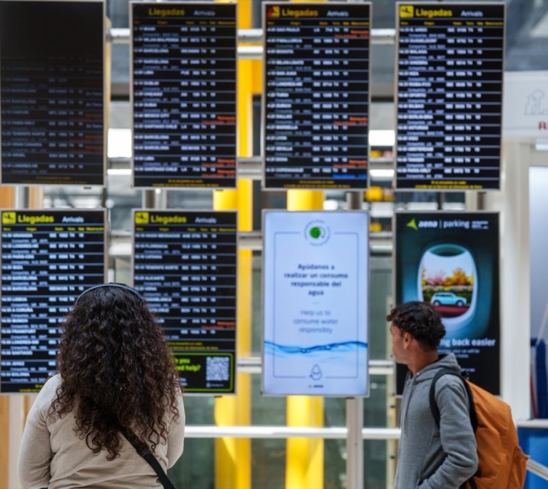 "Existen procedimientos para aterrizar sin radio o sin ver": cómo funcionaron los aviones y aeropuertos durante el apagón