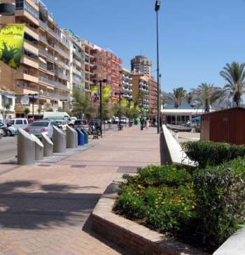 Tragedia en Fuengirola: dos muertos y cinco heridos al arrollar un coche [...]