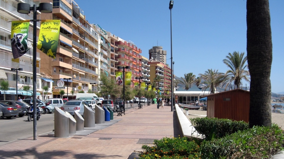 Tragedia en Fuengirola: dos muertos y cinco heridos al arrollar un coche una terraza en el paseo marítimo