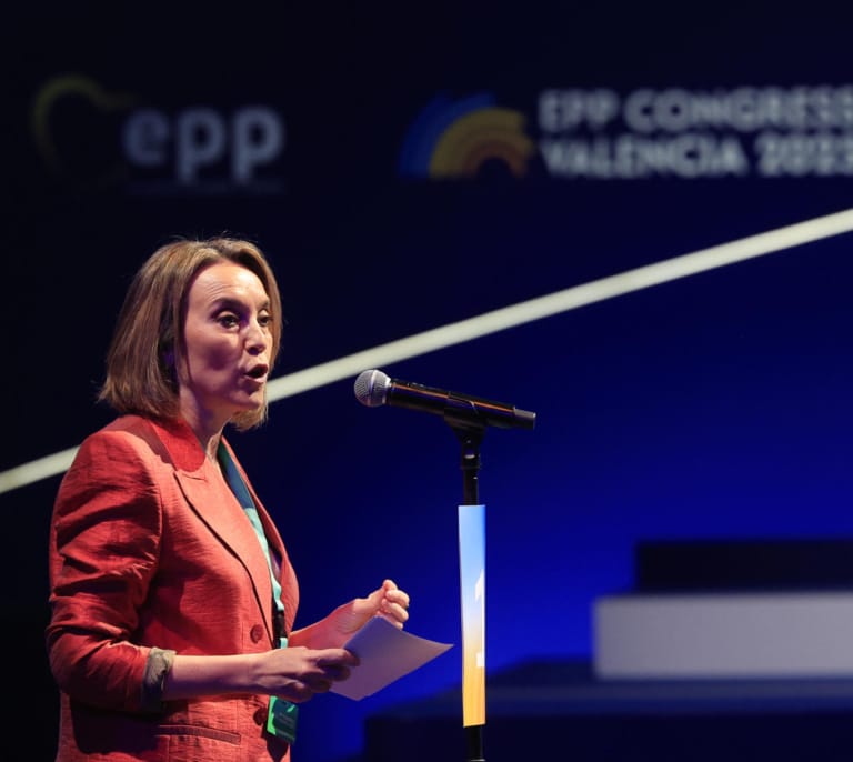 El PP denuncia los "abusos de poder" de Sánchez en una resolución de su cónclave europeo en Valencia