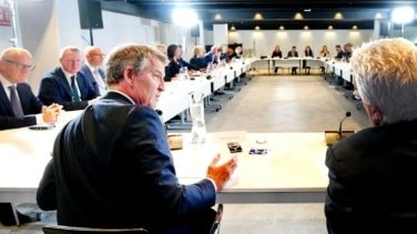 Feijóo critica ante embajadores de la OTAN y de la UE el "comportamiento antidemocrático" de Sánchez