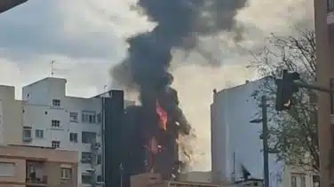 Un incendio en un edificio de Castellón obliga a confinar a los vecinos