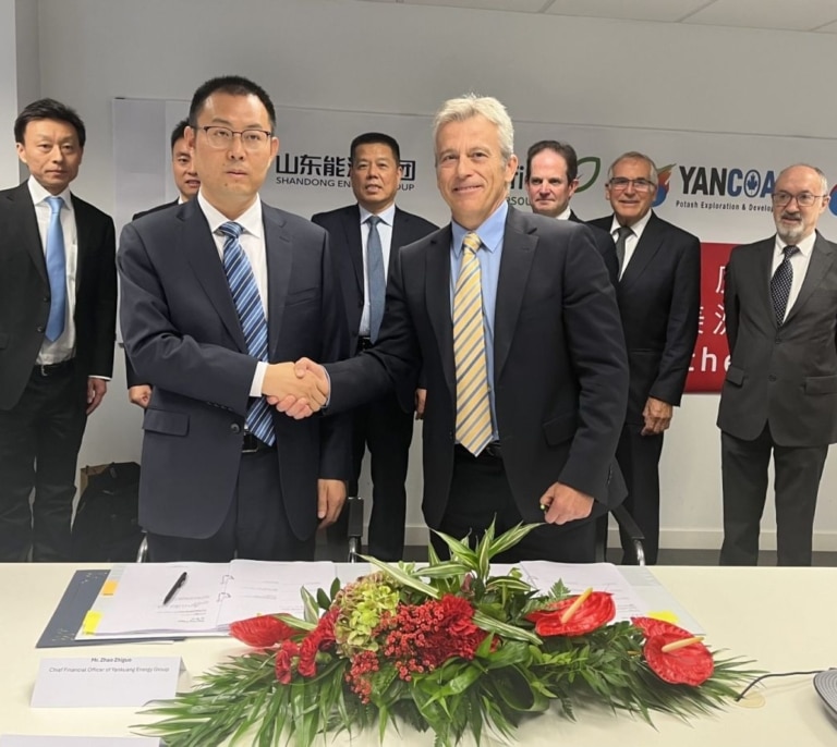 Los inversiones asiáticos confían en una rápida solución para Mina Muga y amplían el plazo para su financiación