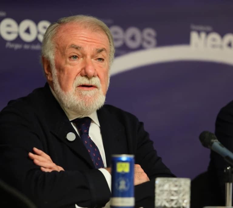 Mayor Oreja llama a Feijóo y Abascal a entenderse por encima de partidismos: "Frente a Sánchez solo cabe pensar en España"
