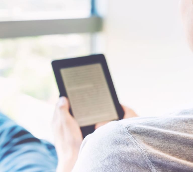 Siete de cada diez españoles creen que la digitalización y el comercio electrónico fomentan la lectura