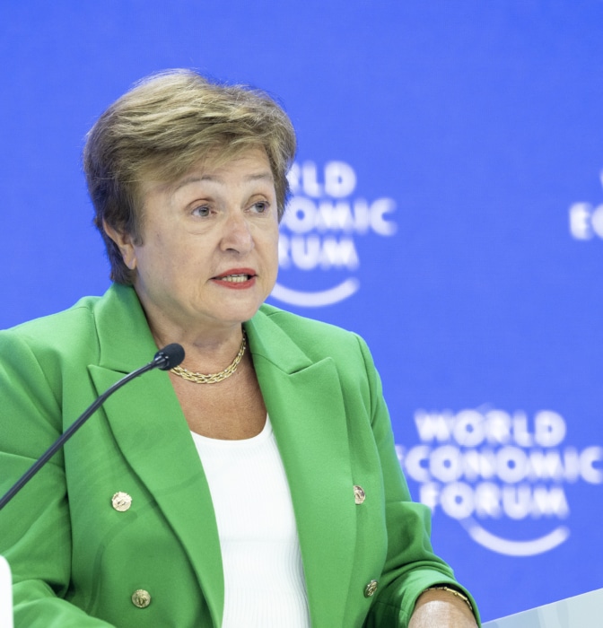El FMI descarta una recesión económica por el impacto guerra comercial, pero [...]