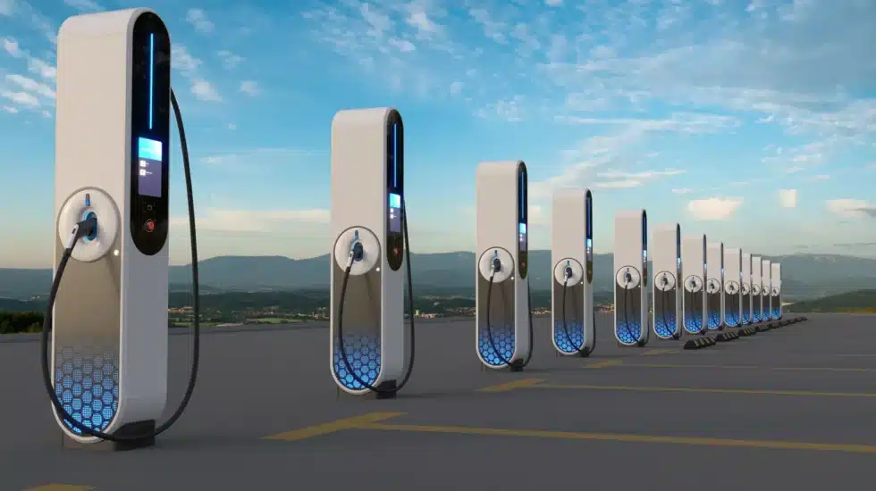 Fuga de inversiones, viviendas paradas y cargadores sin servicio, así es el colapso de la España 'electrificada' 