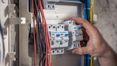Precio de la luz hoy, 2 de abril de 2025: estas son las horas más baratas y más caras