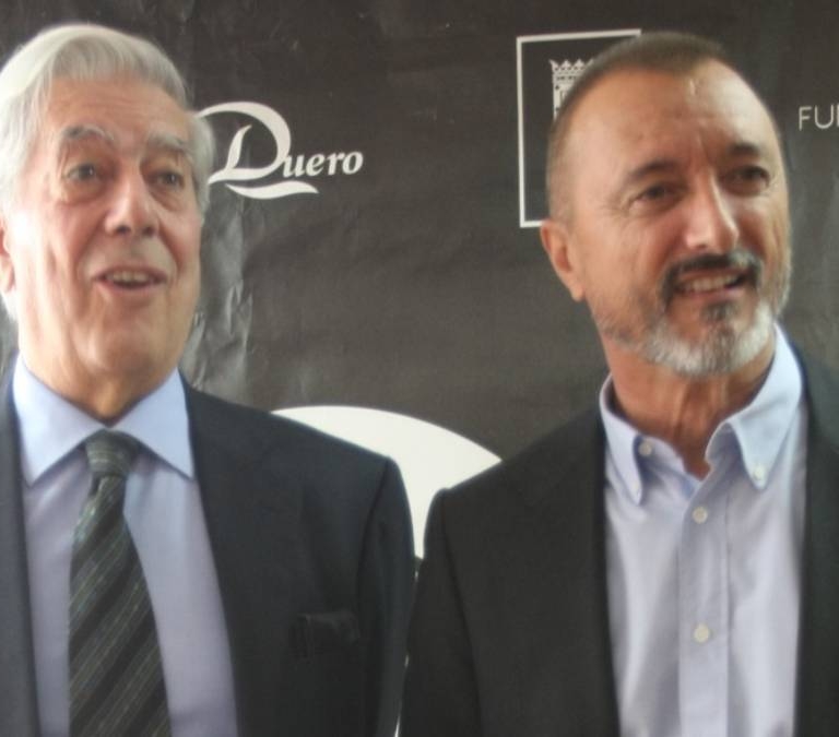 Pérez-Reverte desvela cuál es su obra favorita de Mario Vargas Llosa