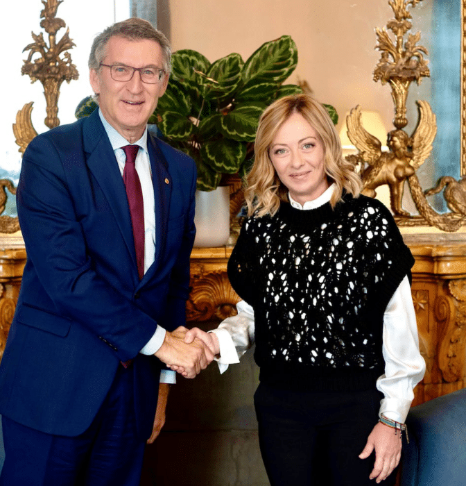 El PP se apunta al modelo de Meloni para reubicar en terceros países a solicitantes de asilo 