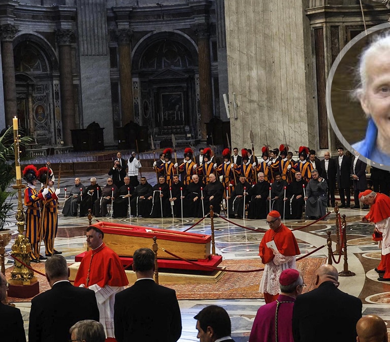 La monja amiga del Papa que se ha saltado el protocolo para rezar junto al féretro