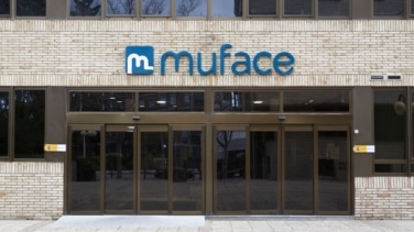 Muface firma con Adeslas y Asisa el concierto para la sanidad de los funcionarios tras medio año de incertidumbre