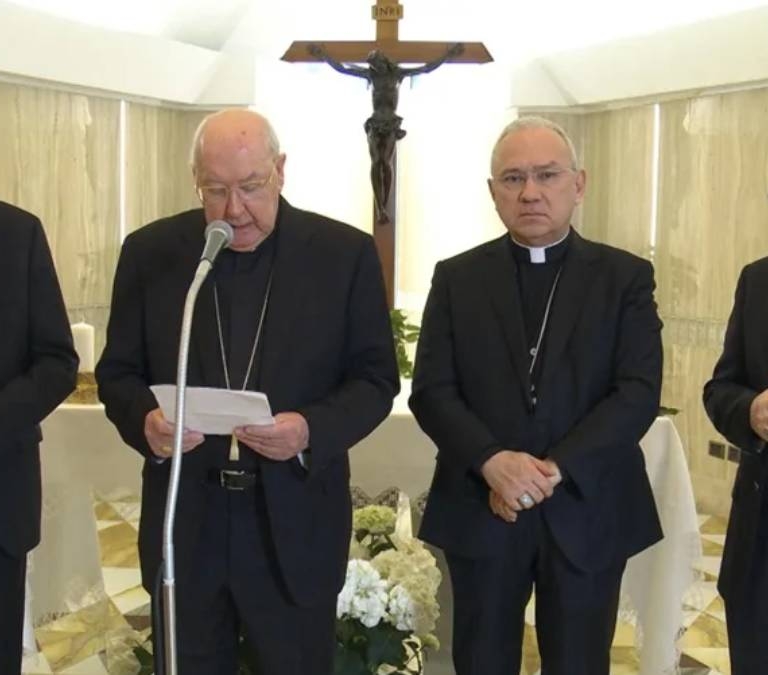 Quién es Kevin Farrell, el 'camarlengo', la figura que ejerce las funciones del Papa hasta la celebración del cónclave