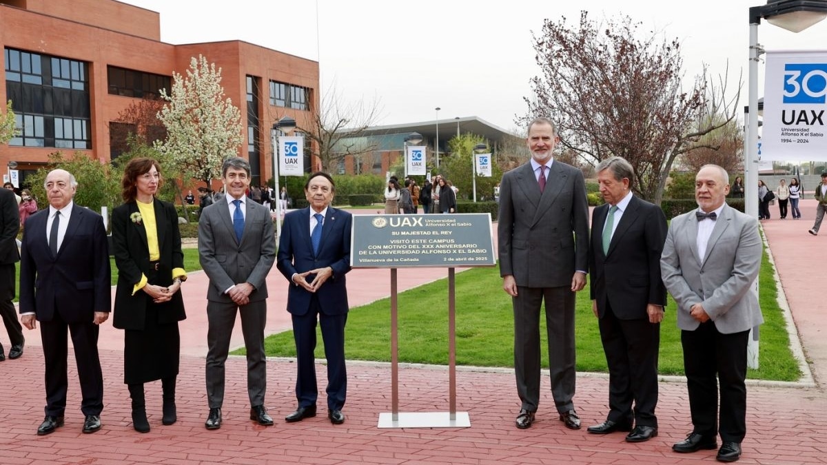 El Rey recorre las instalaciones de la Universidad Alfonso X el Sabio por su 30 aniversario