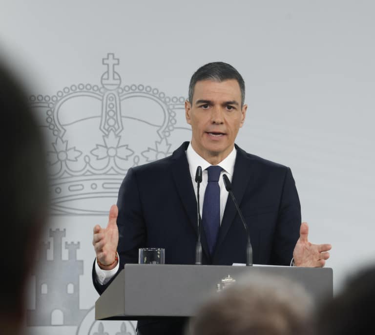 Sánchez no descarta "ninguna hipótesis" sobre el origen del apagón: "Viviremos horas críticas"