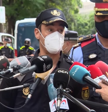 La Policía suspendió "desde el primer momento" al comisario acusado de abuso [...]