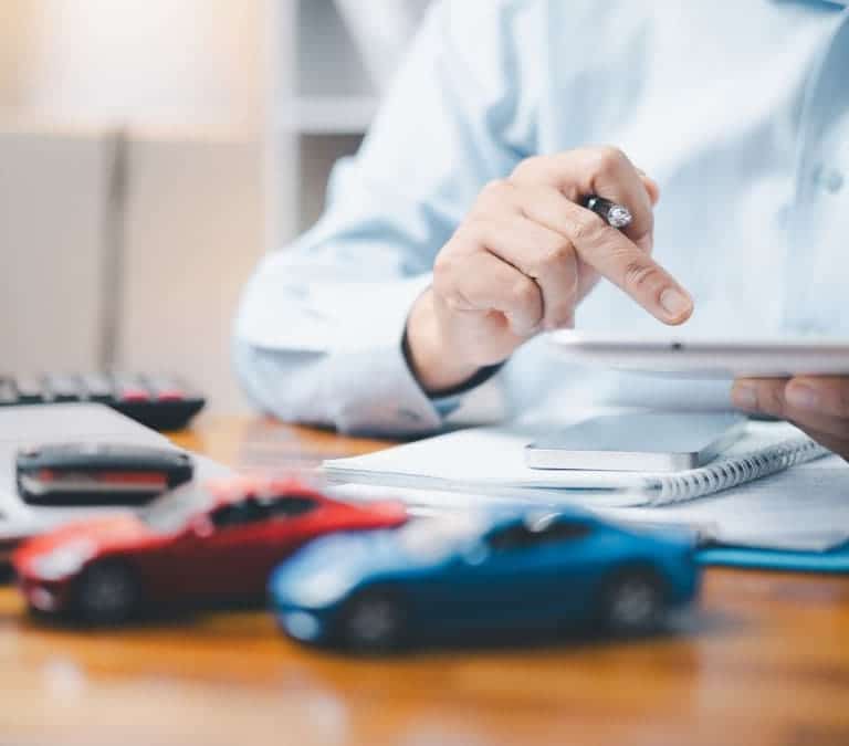 Los casos en los que puedes desgravar el seguro del coche en la declaración de la Renta