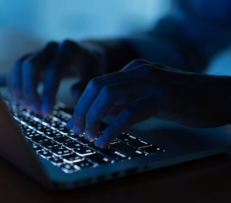 ¿Qué es el tabnabbing? La OCU alerta de la nueva ciberestafa