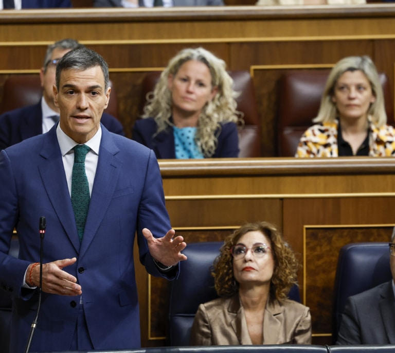 Sánchez defiende a Cerdán tras el ataque de Feijóo por la "corrupción generalizada" y le reprocha su silencio por la "barbarie" en Gaza