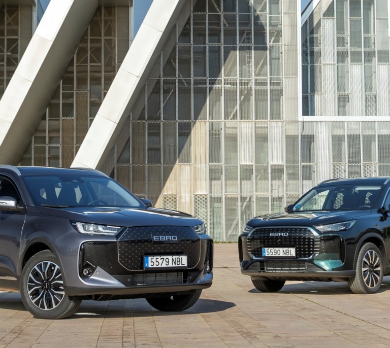 Ebro s700 PHEV y s800 PHEV: Híbridos enchufables de largo recorrido