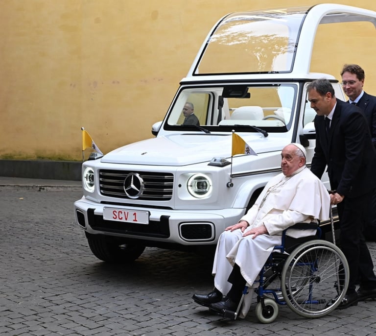 Así será el nuevo papamóvil de León XIV