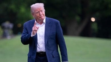 Trump ofrece mil dólares a los migrantes sin papeles que se ofrezcan voluntarios para autodeportarse