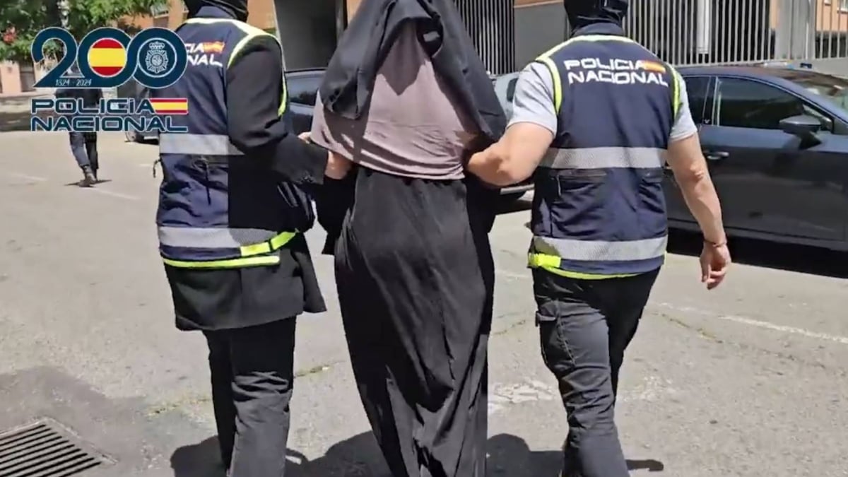 Dos mujeres arrestadas en Madrid por fundar una "academia de la yihad" femenina