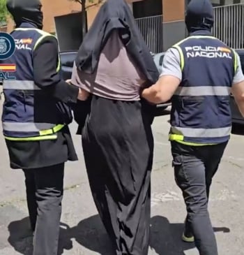 Dos mujeres arrestadas en Madrid por fundar una "academia de la yihad" [...]
