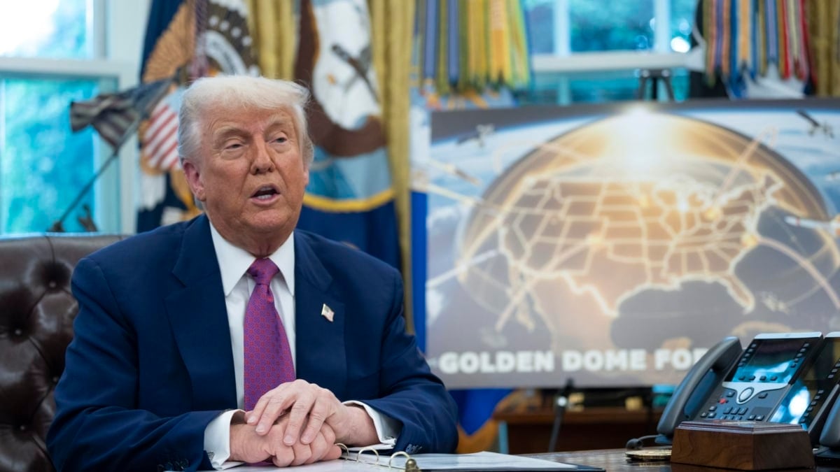 Trump anuncia que Estados Unidos construirá una "cúpula dorada" para protegerse de misiles, en el Despacho Oval.