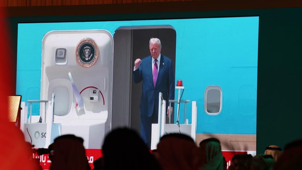 Trump aterriza en Riad en su primera gira internacional por Oriente Medio