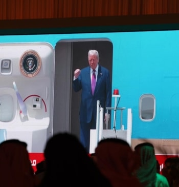Trump aterriza en Riad en su primera gira internacional por Oriente Medio