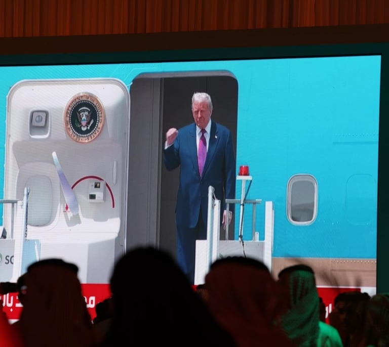 Trump aterriza en Riad en su primera gira internacional por Oriente Medio
