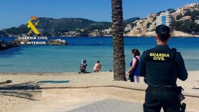 Guardia Civil salva a un turista que se lanzó al mar tras ingerir alcohol y drogas