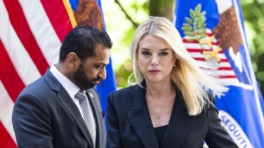 La fiscal general de EEUU vendió un millón de dólares en acciones el día que Trump anunció su plan de aranceles