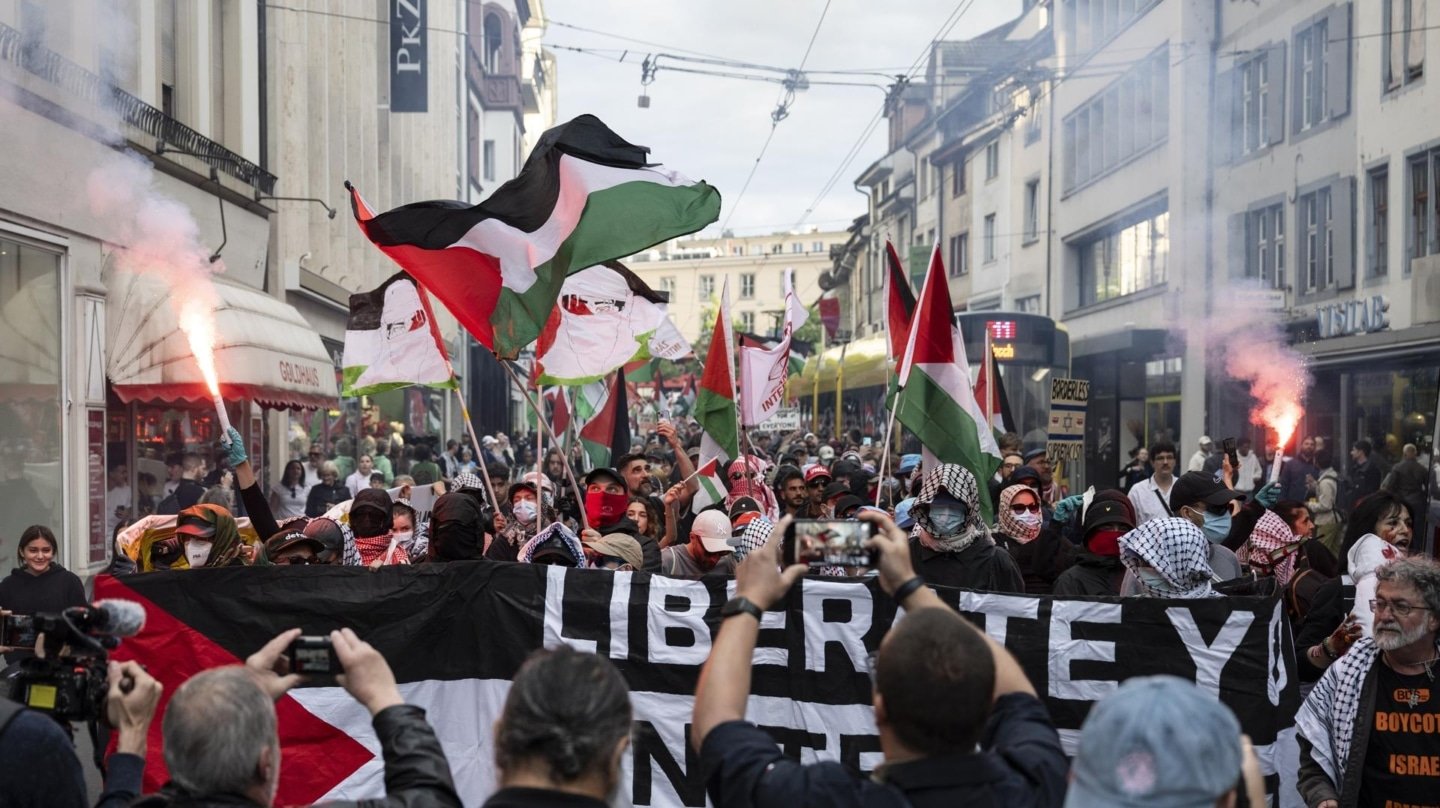 Los activistas que hicieron la foto que Netanyahu no quería de Eurovisión: “Darle voz a a un Estado genocida destruye los valores europeos”