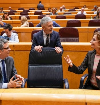 El PSOE empieza a desacreditar a Leire Díez por "fantasma" pero no [...]
