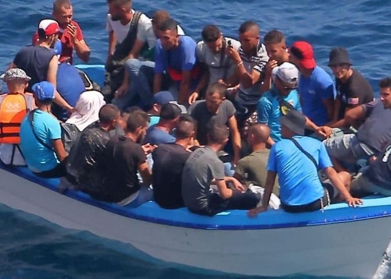 Detienen a un hombre por patronear una patera desde Argelia a Mallorca con 23 personas a bordo