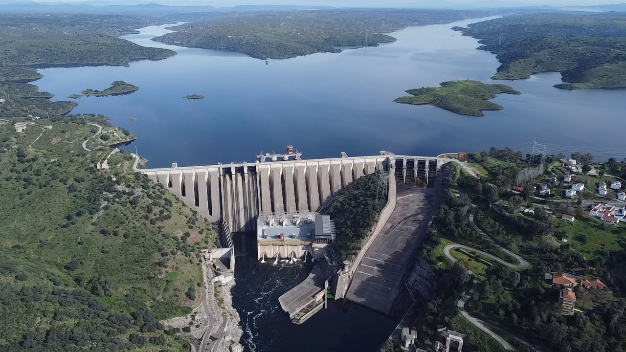 Alcántara, el 'milagro hidroeléctrico' que nos sacó del apagón... en 5 minutos